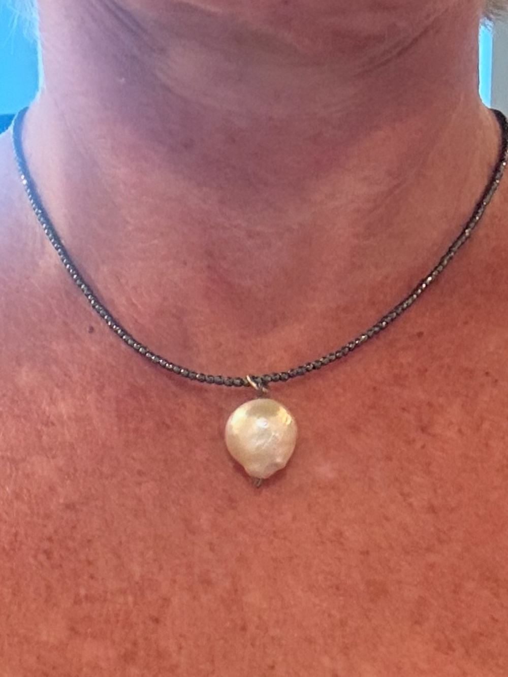 Anthracite bead necklace with baroque pearl